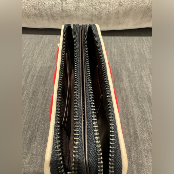 Kira Crossbody With Colorblock Quilting - Picture 5 of 6